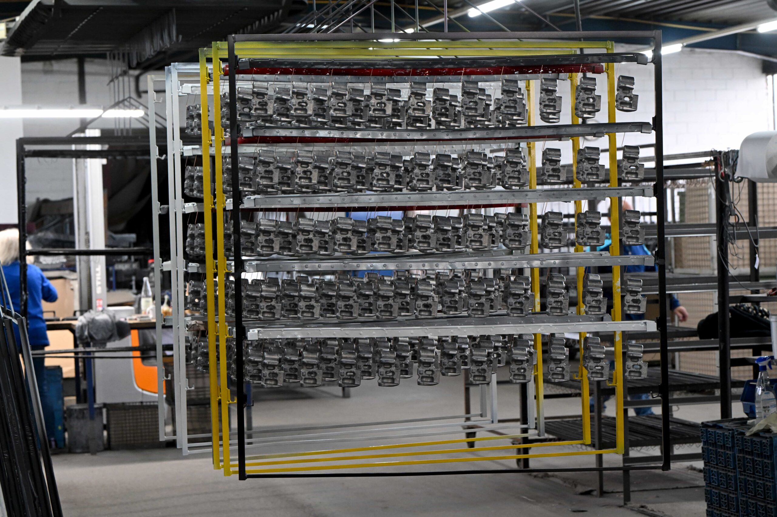 Kunststoffbeschichtung und Pulverbeschichtung zu sehen