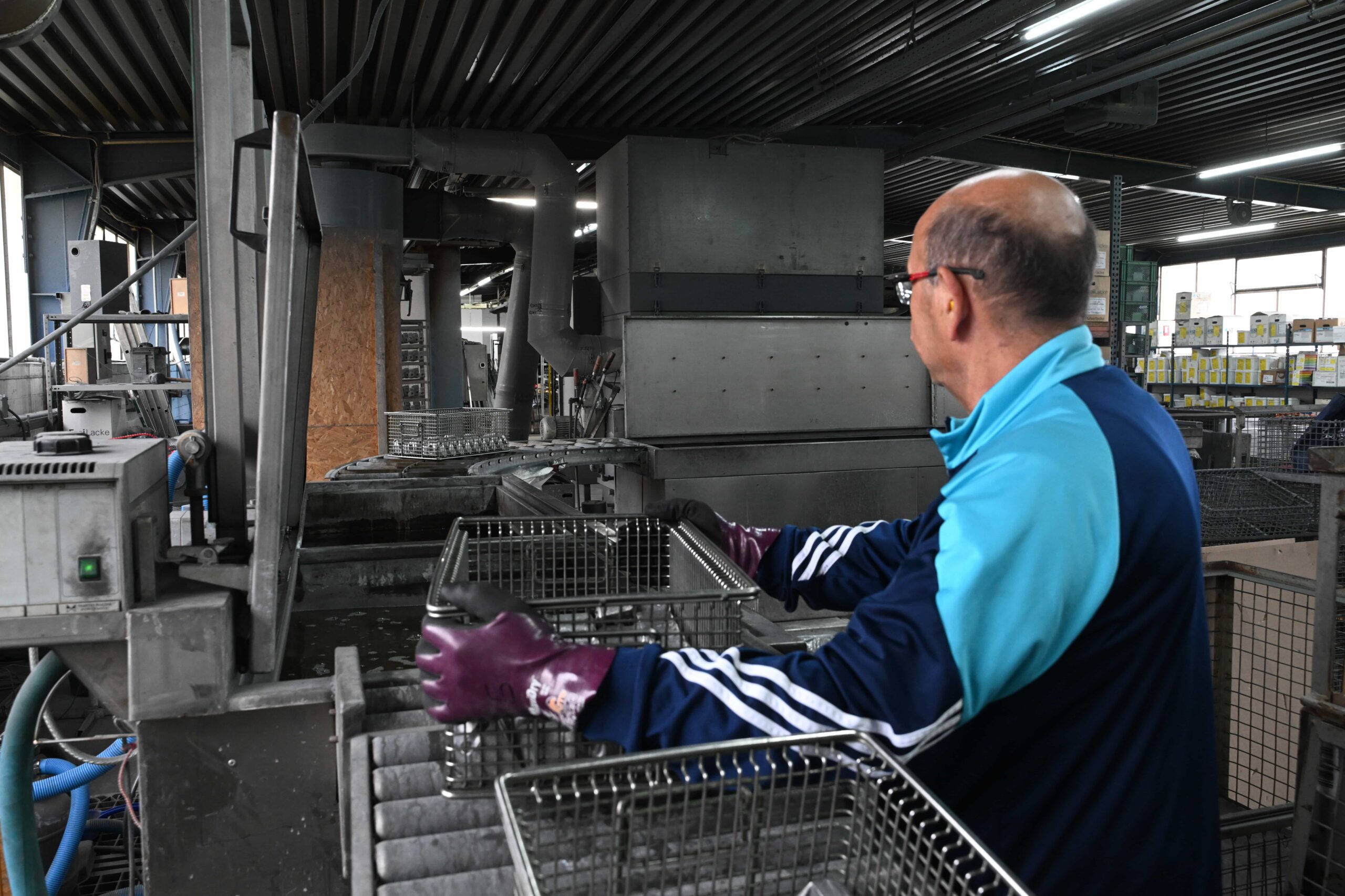 Die passende Vorbereitung ist zu sehen. Pulverbeschichtung